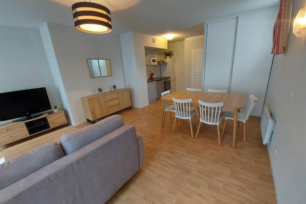Appartement Moderne, Hyper-Centre - 6/8 Pers. Bagneres-de-Luchon Exterior photo