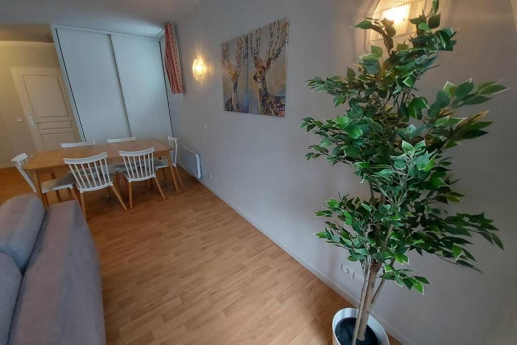 Appartement Moderne, Hyper-Centre - 6/8 Pers. Bagneres-de-Luchon Exterior photo